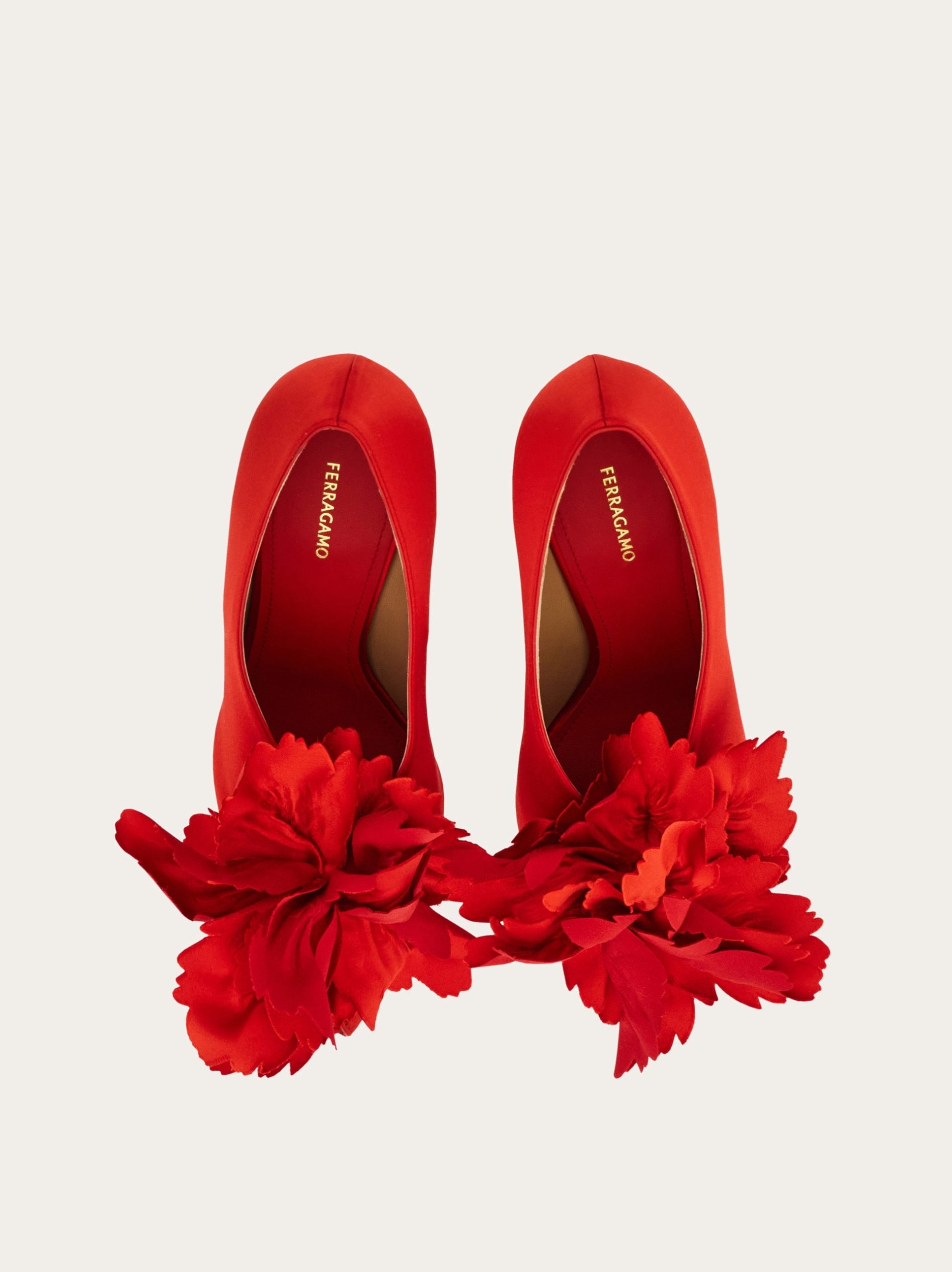 Ferragamo Flower embellished high heel pump - Image 5